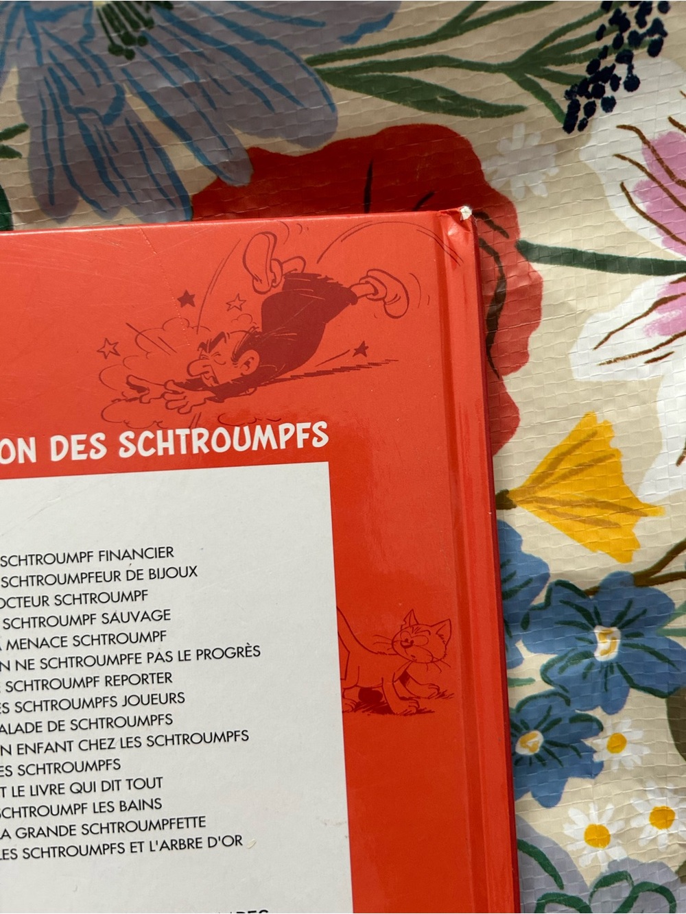 L'Univers des Schtroumpfs Hard Cover French Comic Book - Picture 3 of 14